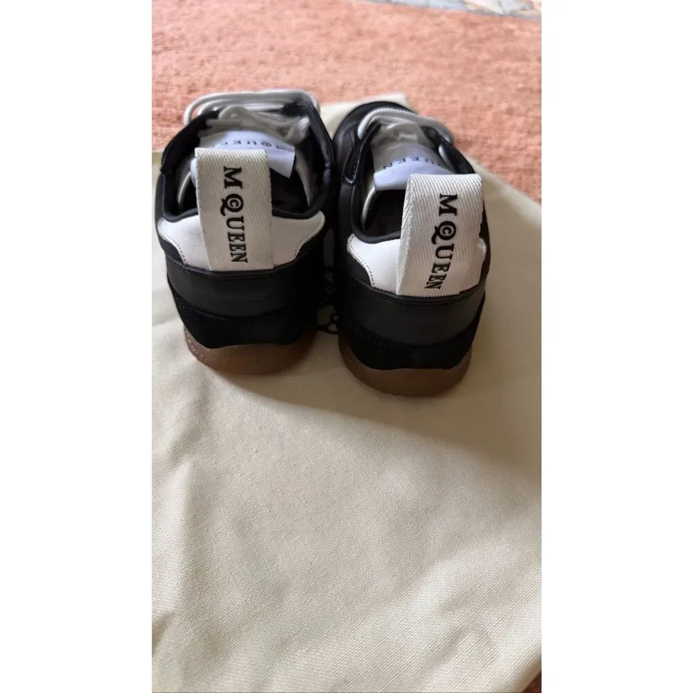 Black Low Top Sneakers Contrast Stitch Gum Sole EU 37